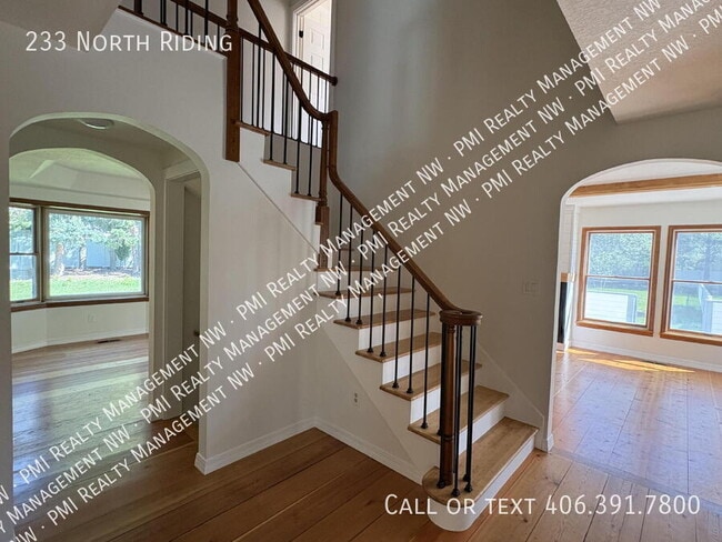 Building Photo - 233 North Riding-