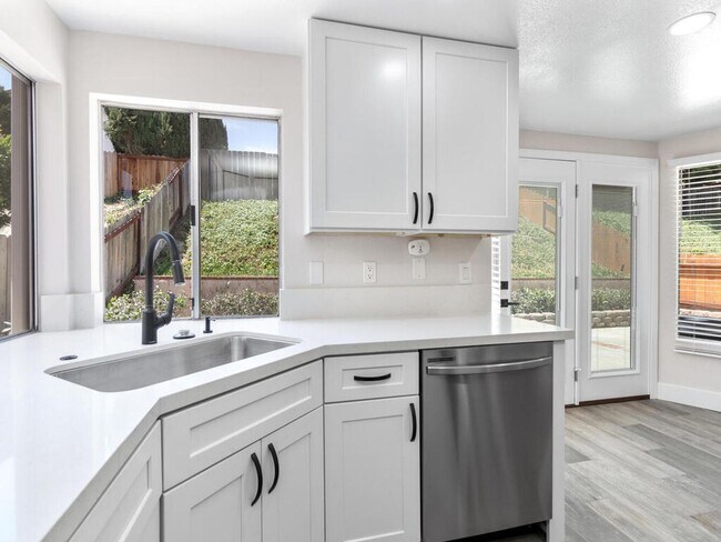 Building Photo - Rancho Del Oro Home