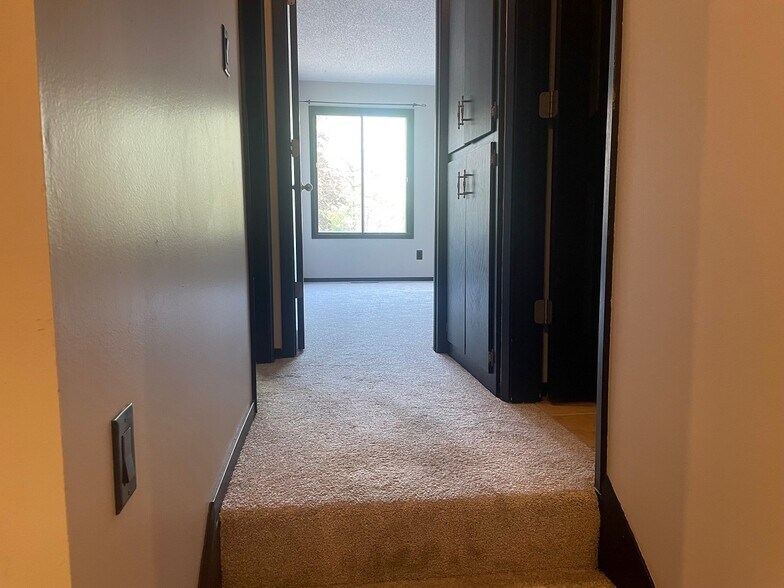 Building Photo - 14325 Fairway Dr