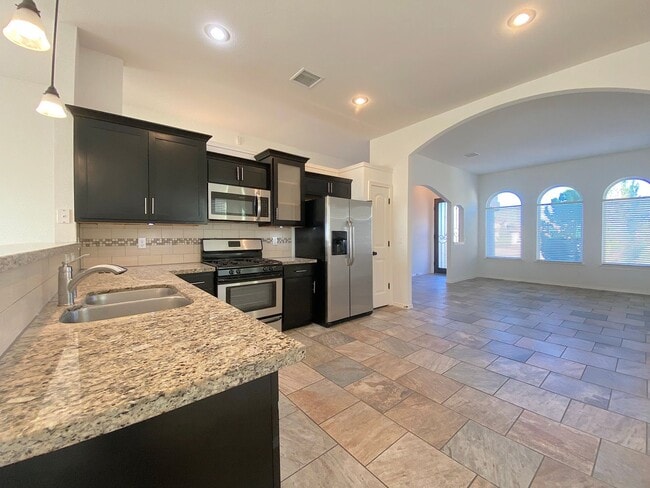 Building Photo - East El Paso 4 bed Refrig A/C with Solar Panels!