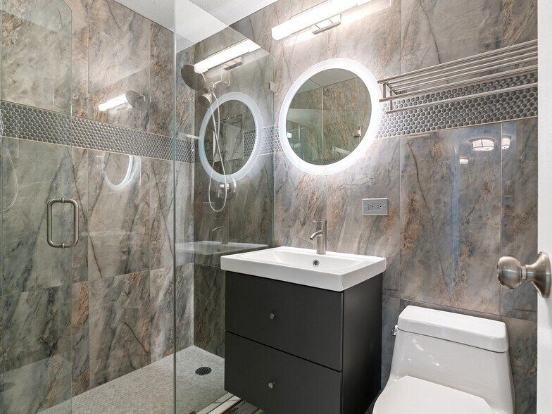 Building Photo - 3100 N Lake Shore Dr