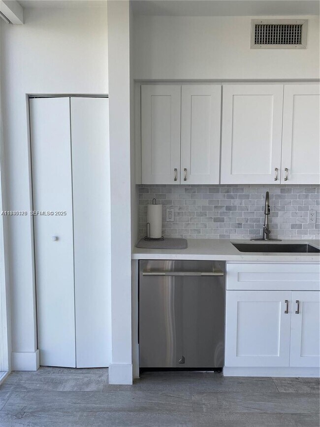 Building Photo - 4779 Collins Ave