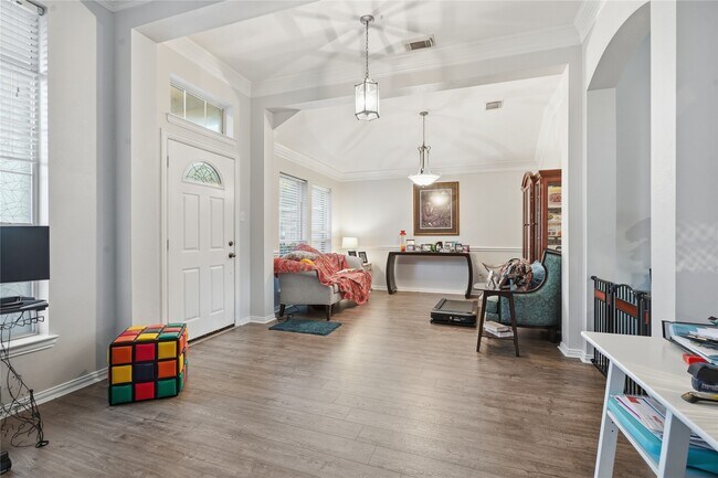 Building Photo - 5755 Lightstone Ln