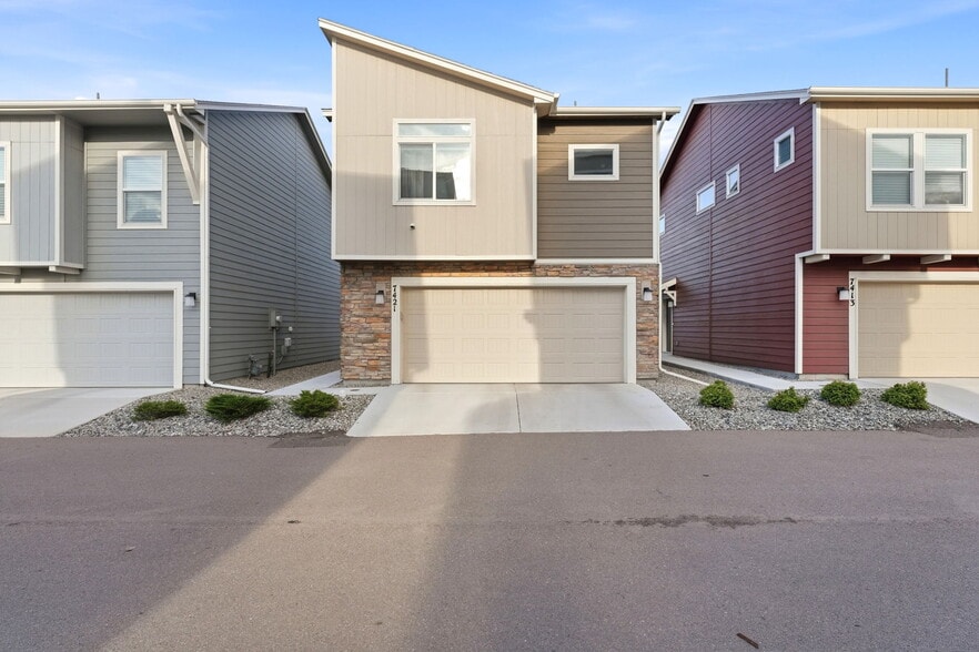 Building Photo - 7421 Marbled Wood Pt