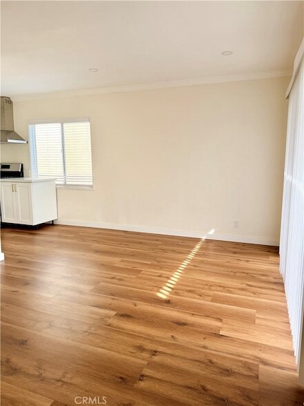 Building Photo - 1316 N Hollywood Way