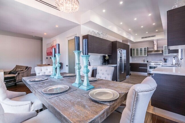 Building Photo - Stunning Multi-Level Penthouse 2 bed - 2.5 bath in Fabulous Beverly Hills Location