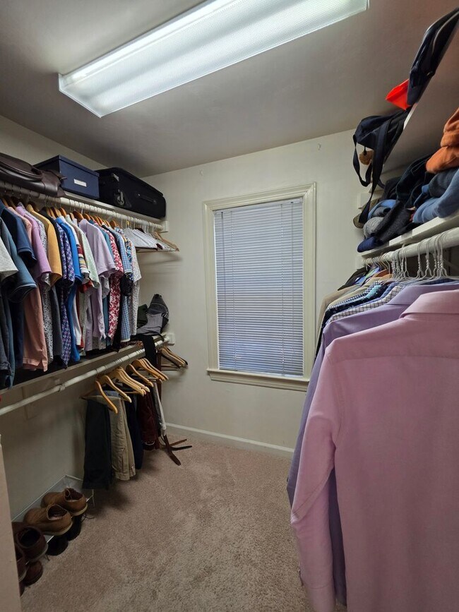 Building Photo - Ghent Square