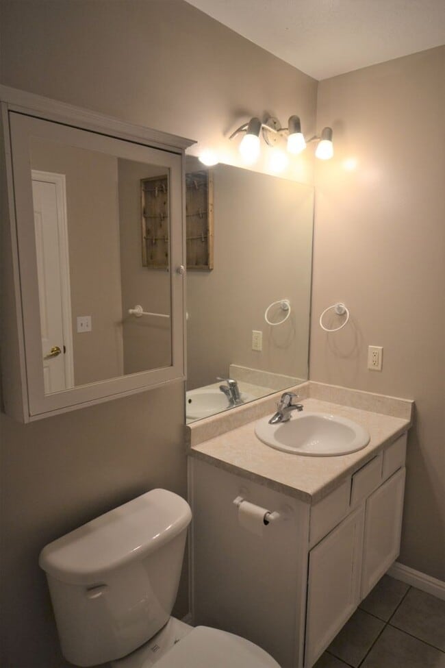 Building Photo - Adorable 3 Bed 2 Bath Townhouse in West Valley!!!