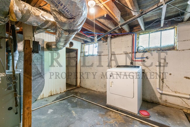 Building Photo - 448 N Fountain St