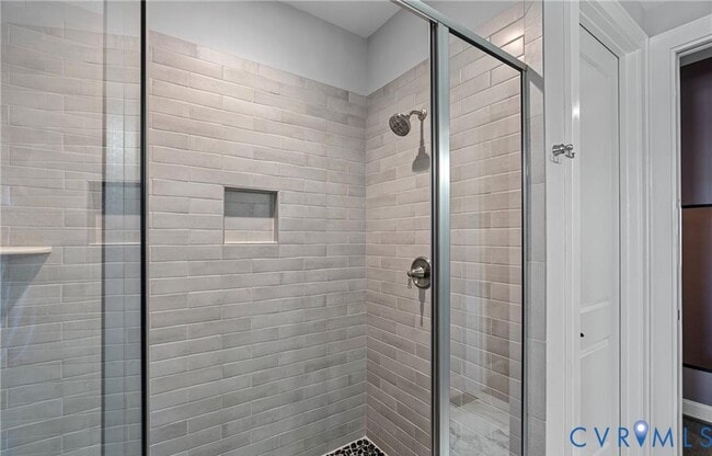 Building Photo - 444 W 6th St