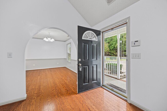 Building Photo - Beautiful 3-bed, 2 bath home in Hallmark G...