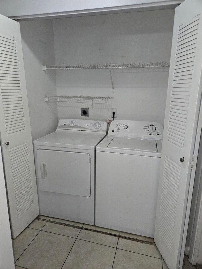 Building Photo - 7832 Sonoma Springs Cir