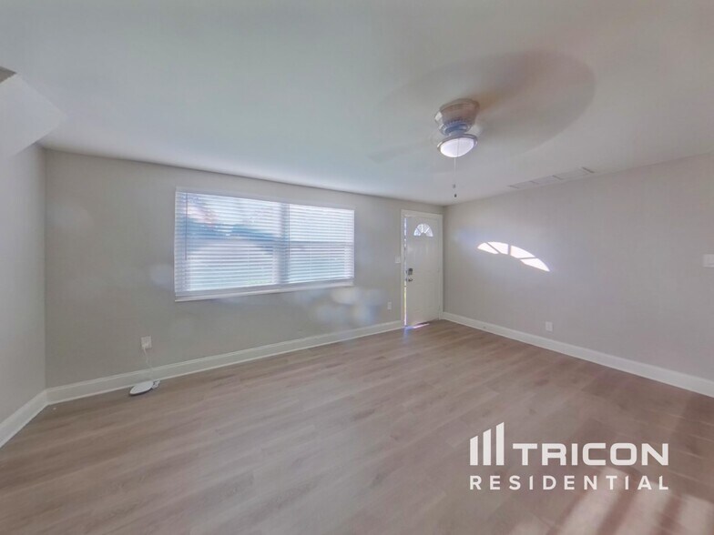 Building Photo - 14402 13th St