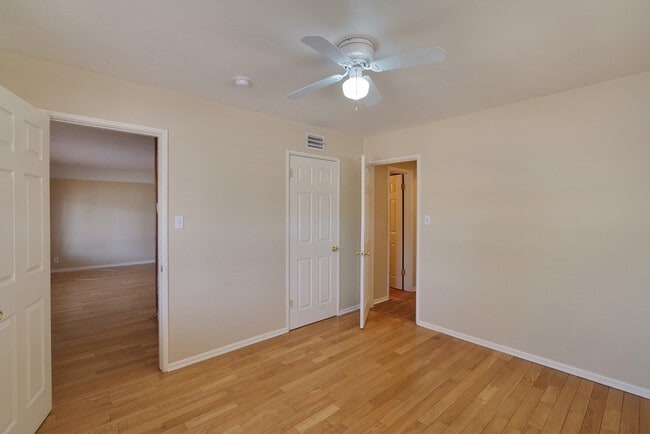 Building Photo - Spacious 3Bed/2Bath, 1-Story Ranch Home lo...