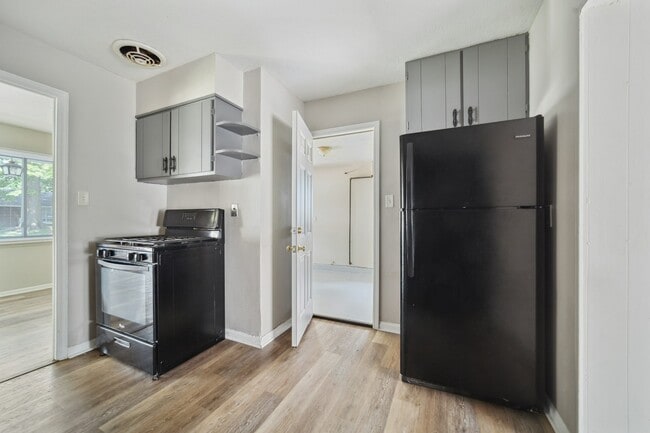 Building Photo - 9251 Newkirk Dr