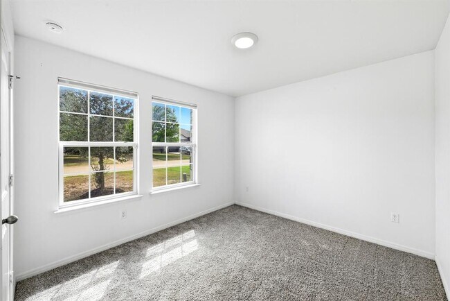 Building Photo - 120 Loon Dr