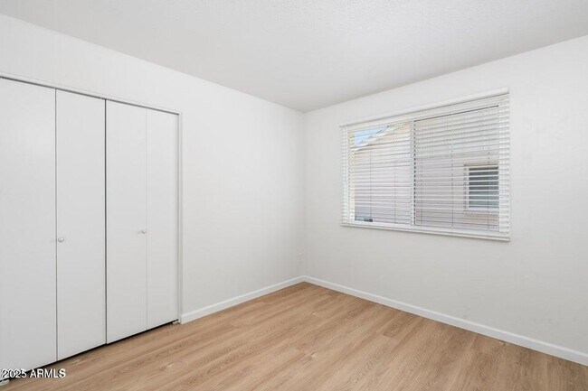 Building Photo - 414 W Santa Cruz Dr