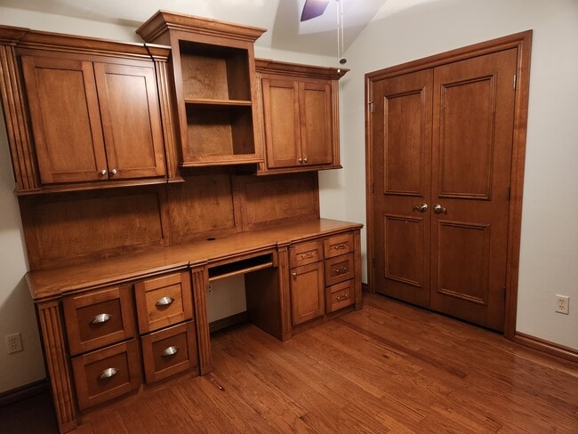 Building Photo - 3808 Kensington Dr