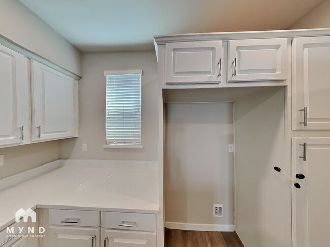 Building Photo - 1502 Cherry Cir