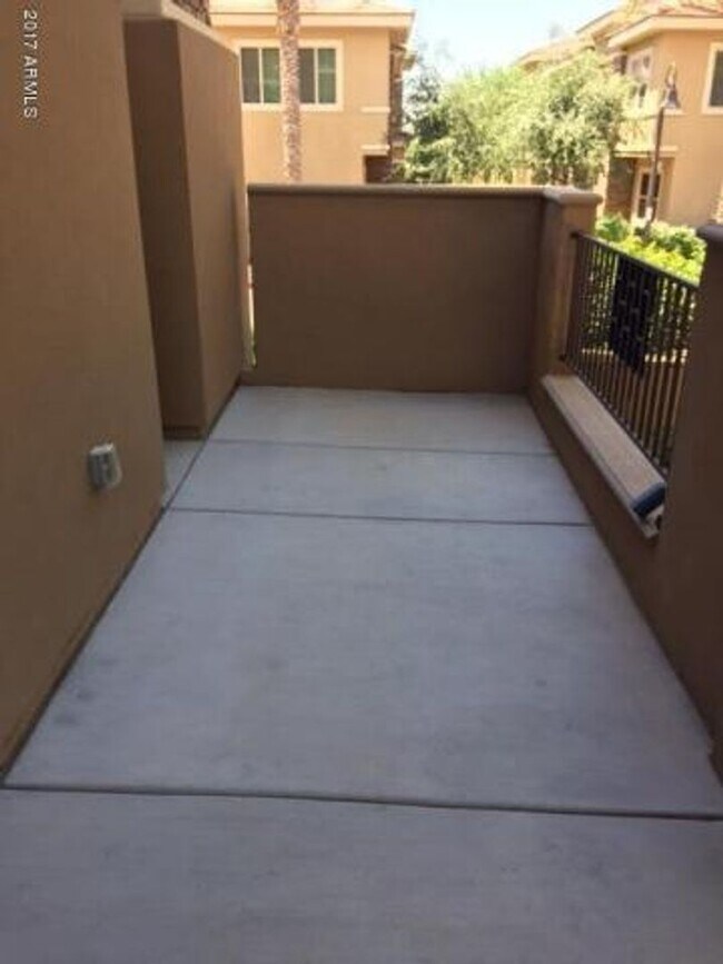 Building Photo - 3 BDRM W/DEN TOWNHOUSE IN PHX