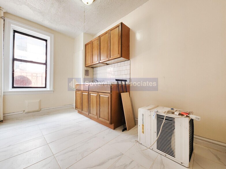 Building Photo - 2 North St