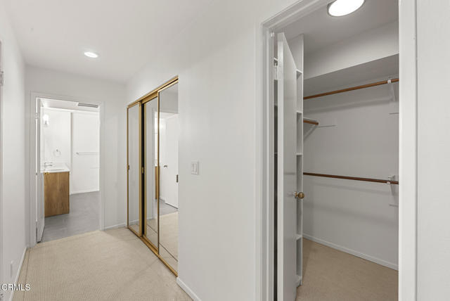 Building Photo - 1520 S Beverly Glen Blvd