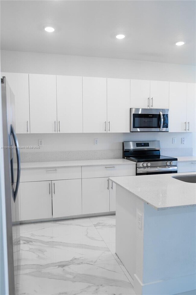 Building Photo - 16144 SW 148th Pl