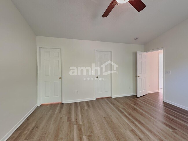 Building Photo - 5202 Carriage Woods Dr