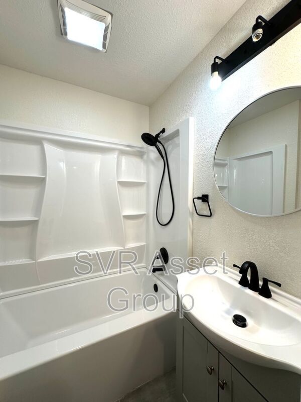 Building Photo - 8054 Graff Ln