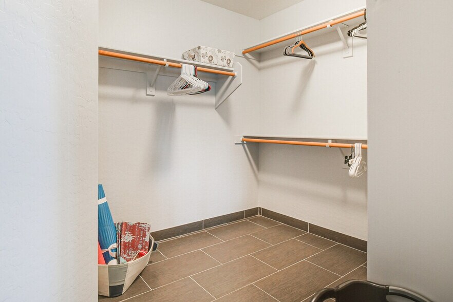 Building Photo - 13847 N Hamilton Dr