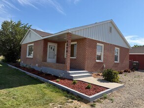 Building Photo - 4646 Track Rd