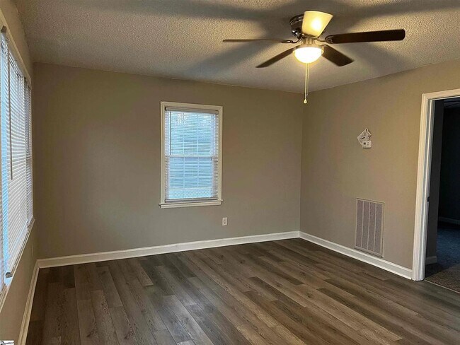 Building Photo - 529 Oakland Ave