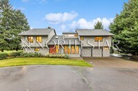 Building Photo - Escape to the Country, Spacious Contemporary in Wilsonville with Shop