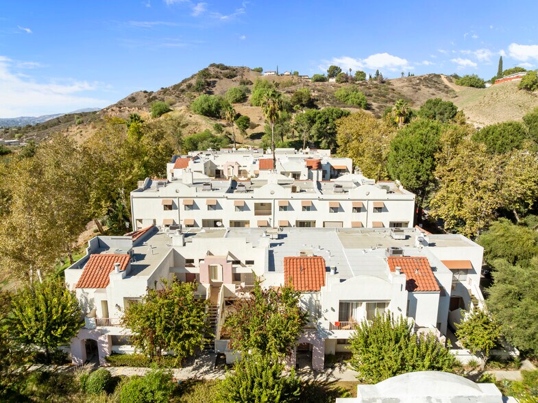 Building Photo - 12411 Osborne St