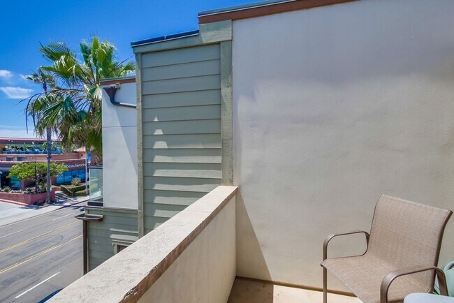 Building Photo - Steps From The Beach w/ All Utilities Included Available Jan - May 2025