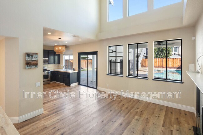 Building Photo - 342 Chaucer Dr