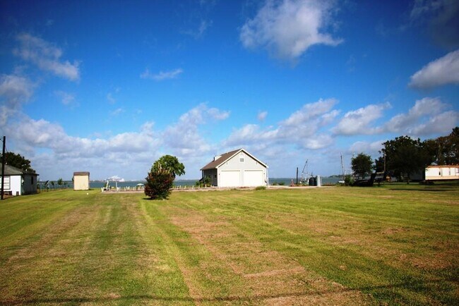 Building Photo - 3814 Tri City Beach Rd
