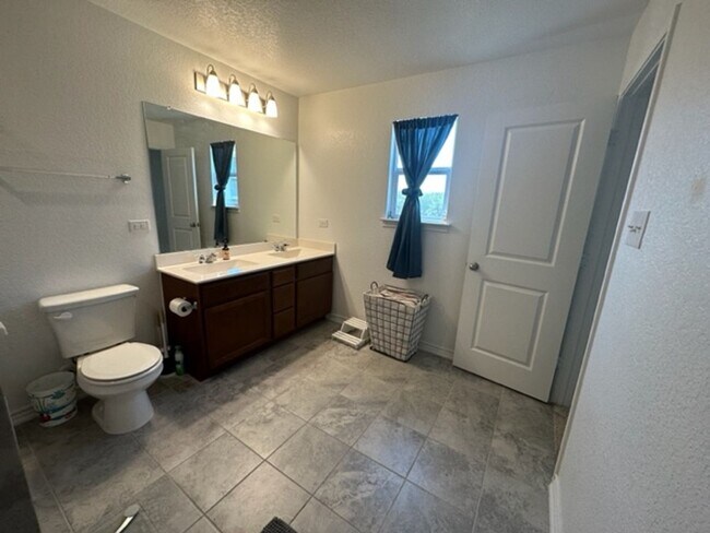Building Photo - Coming soon... Beautiful 3 bedroom 2 bath ...