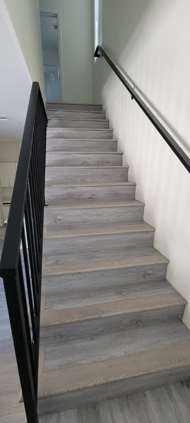 Building Photo - 337 Clover St