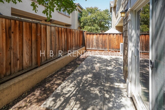 Building Photo - Cambridge Place - Charming 3-Bedroom with ...