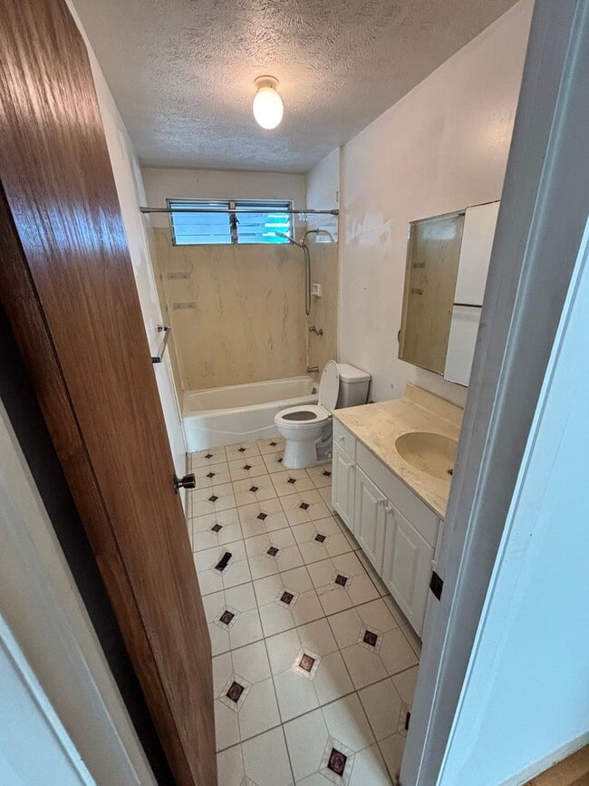 Building Photo - 3838 Keanu St