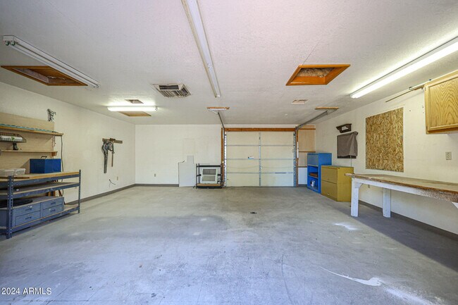 Building Photo - 3332 W Crocus Dr