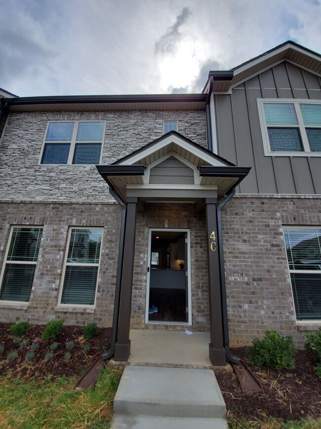 4C Exterior - 555 Gresham Ln