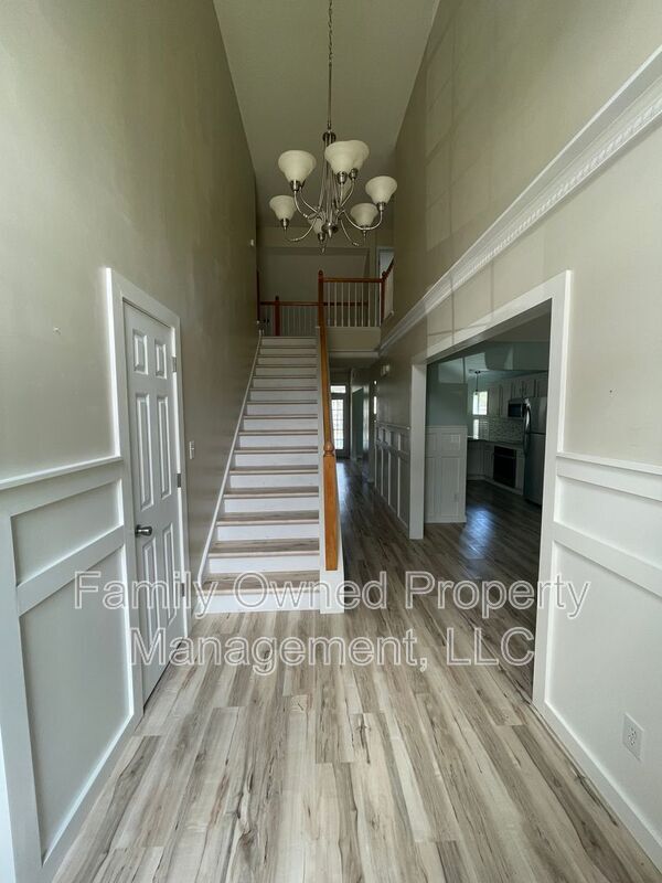 Building Photo - 113 Rockdale Ln