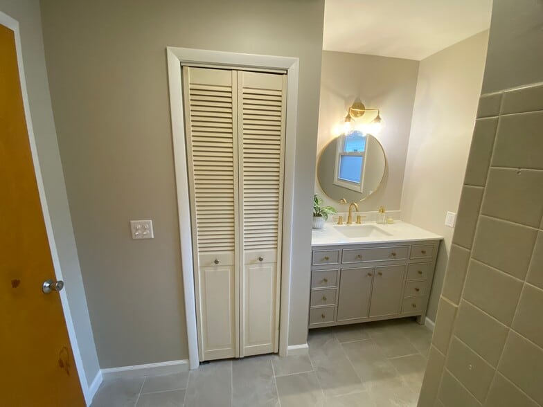 Building Photo - 1710 Greenview Ave