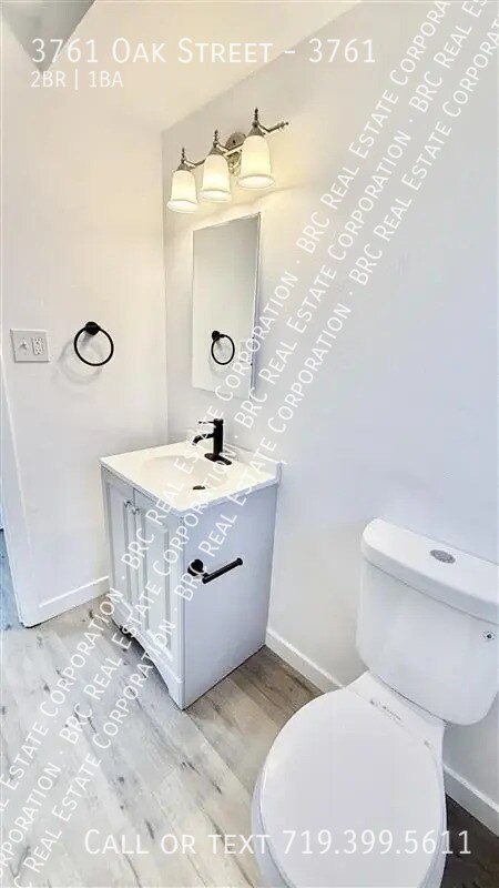 Building Photo - 3761 Oak St