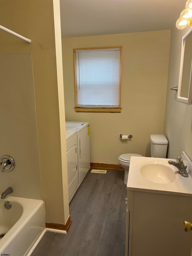 Building Photo - 209 W Pacific Ave