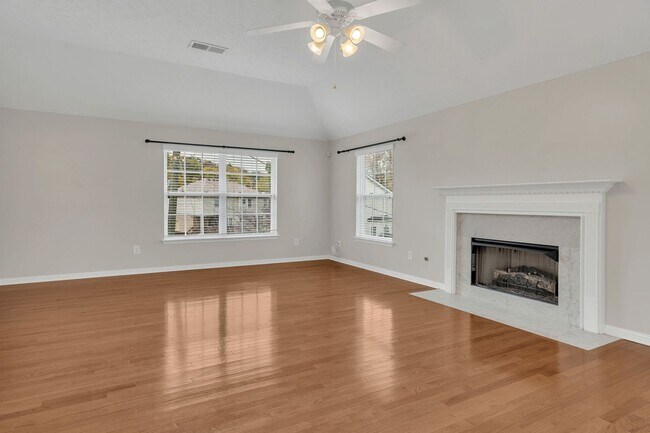 Building Photo - Beautifully Updated Home with Modern Finishes