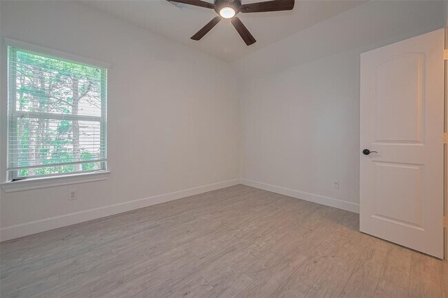 Building Photo - 155 Lindenberry Cir