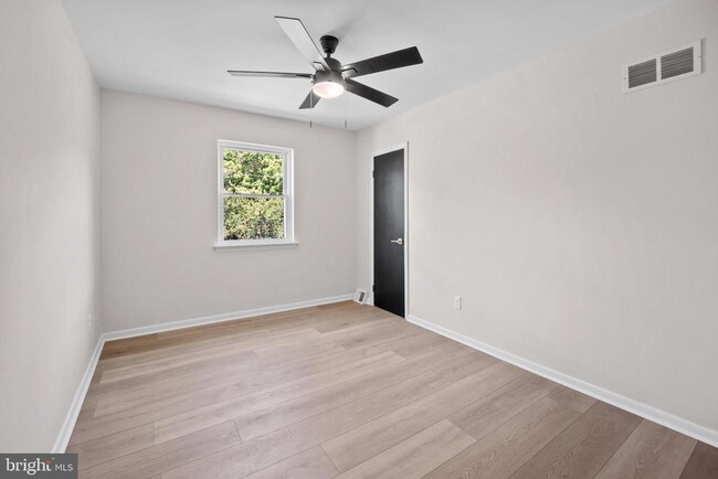 Building Photo - 857 Green Valley Dr
